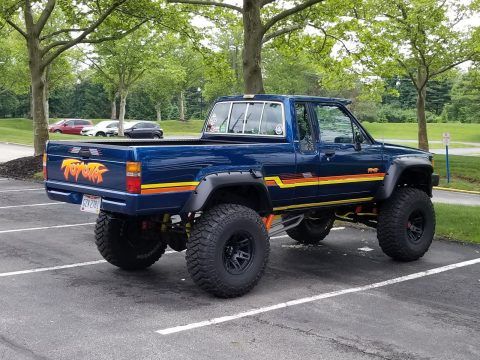 1987 Toyota Pickup 4&#215;4 manual trans with 64k original miles for sale