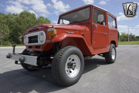 Red 1977 Toyota FJ40 Truck 4.2 Liter Inline 6 Cylinder 4*4 / 4 Speed Manual Avai for sale