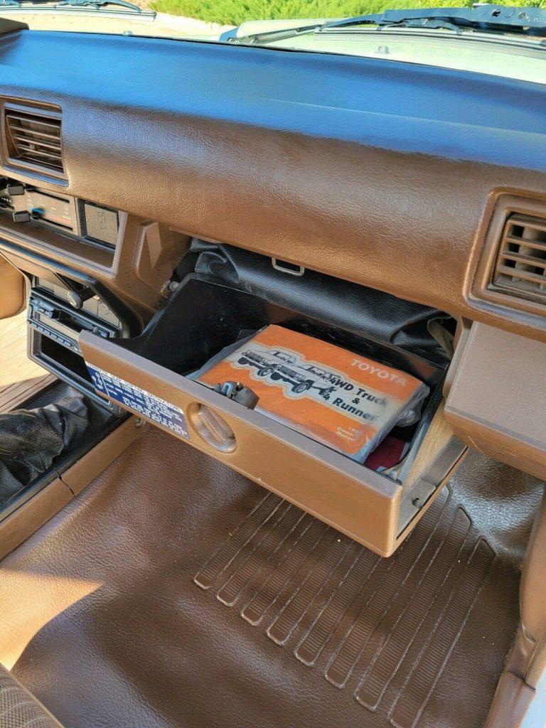 1984 Toyota Pickup Xtracab RN66 DLX