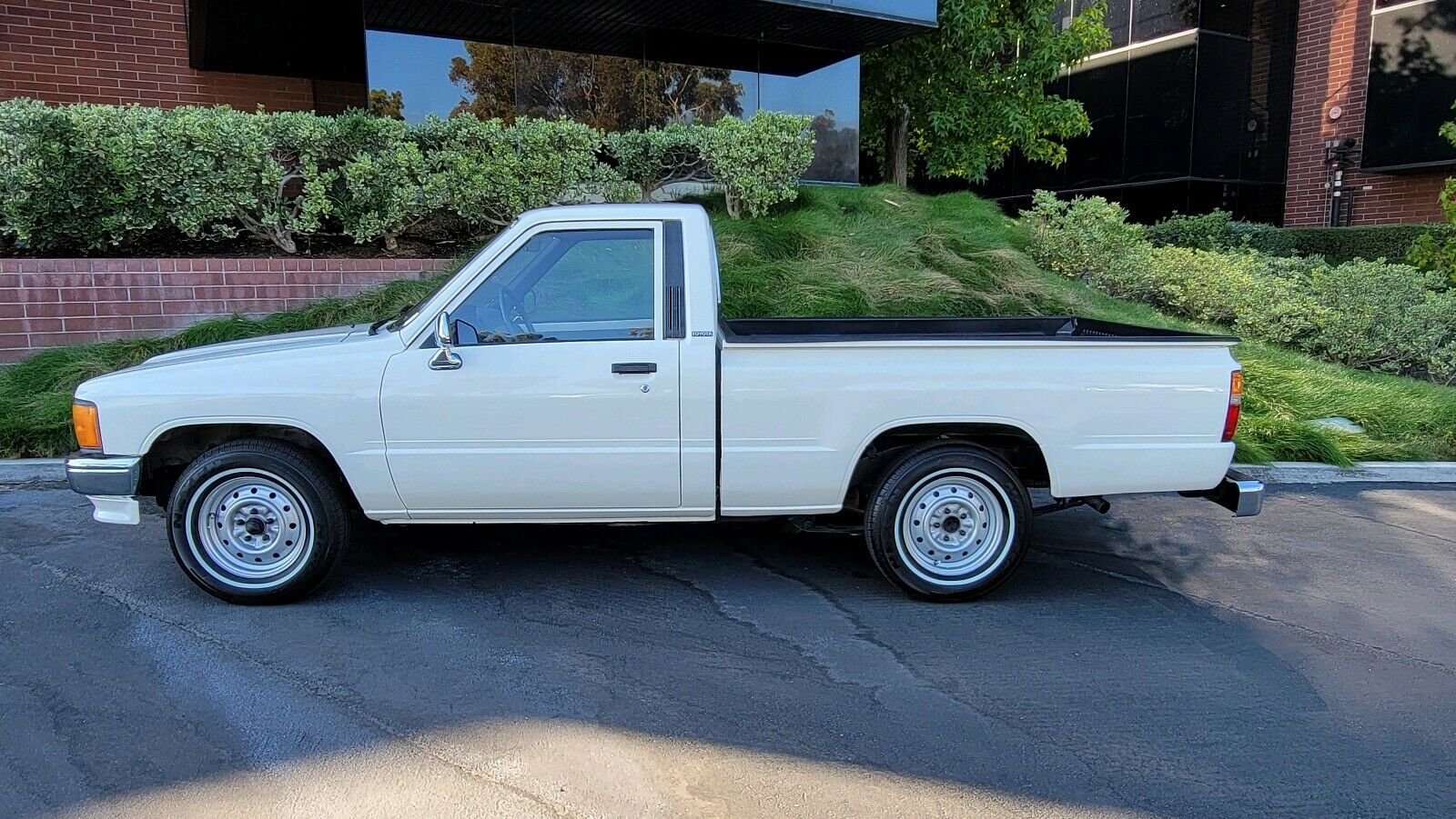 1988 Toyota Pickup 1/2 Ton RN50 for sale