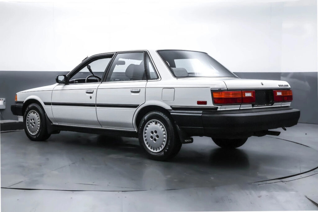 1987 Toyota Camry Deluxe