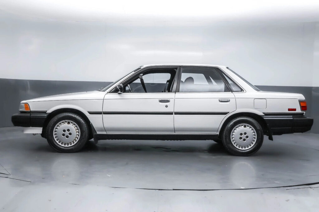 1987 Toyota Camry Deluxe